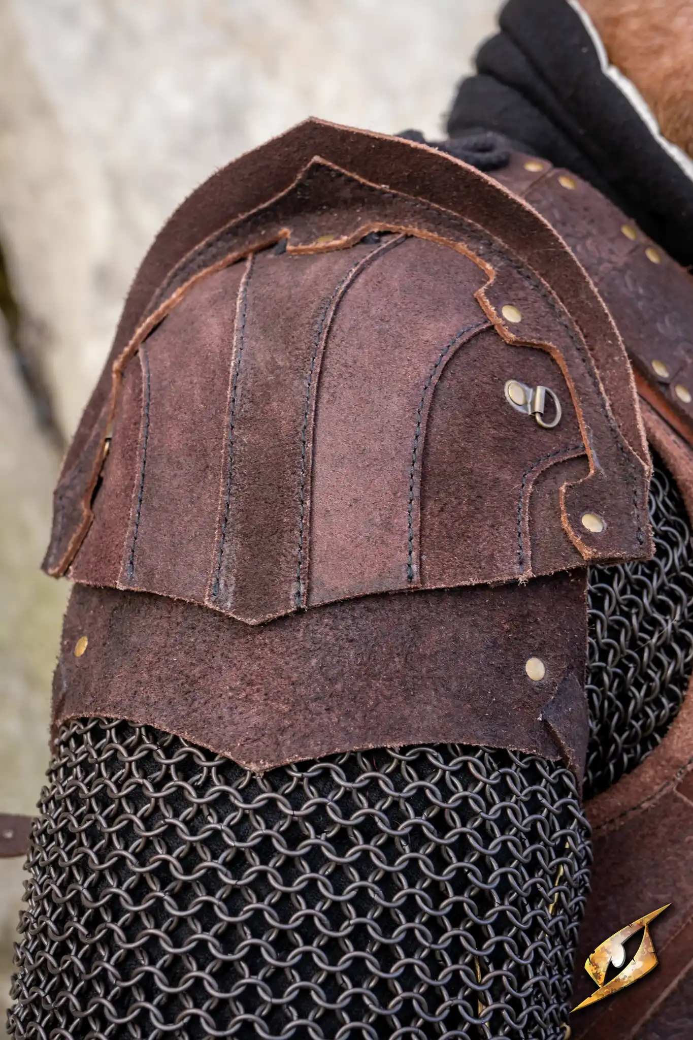 Woodsman Suede Shoulder Armour - Image 5