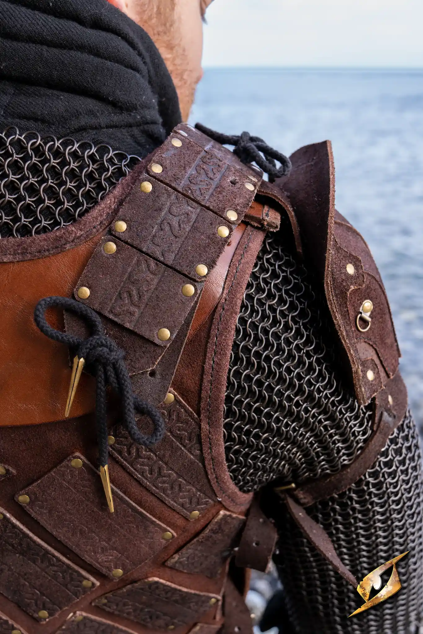 Woodsman Suede Shoulder Armour - Image 7