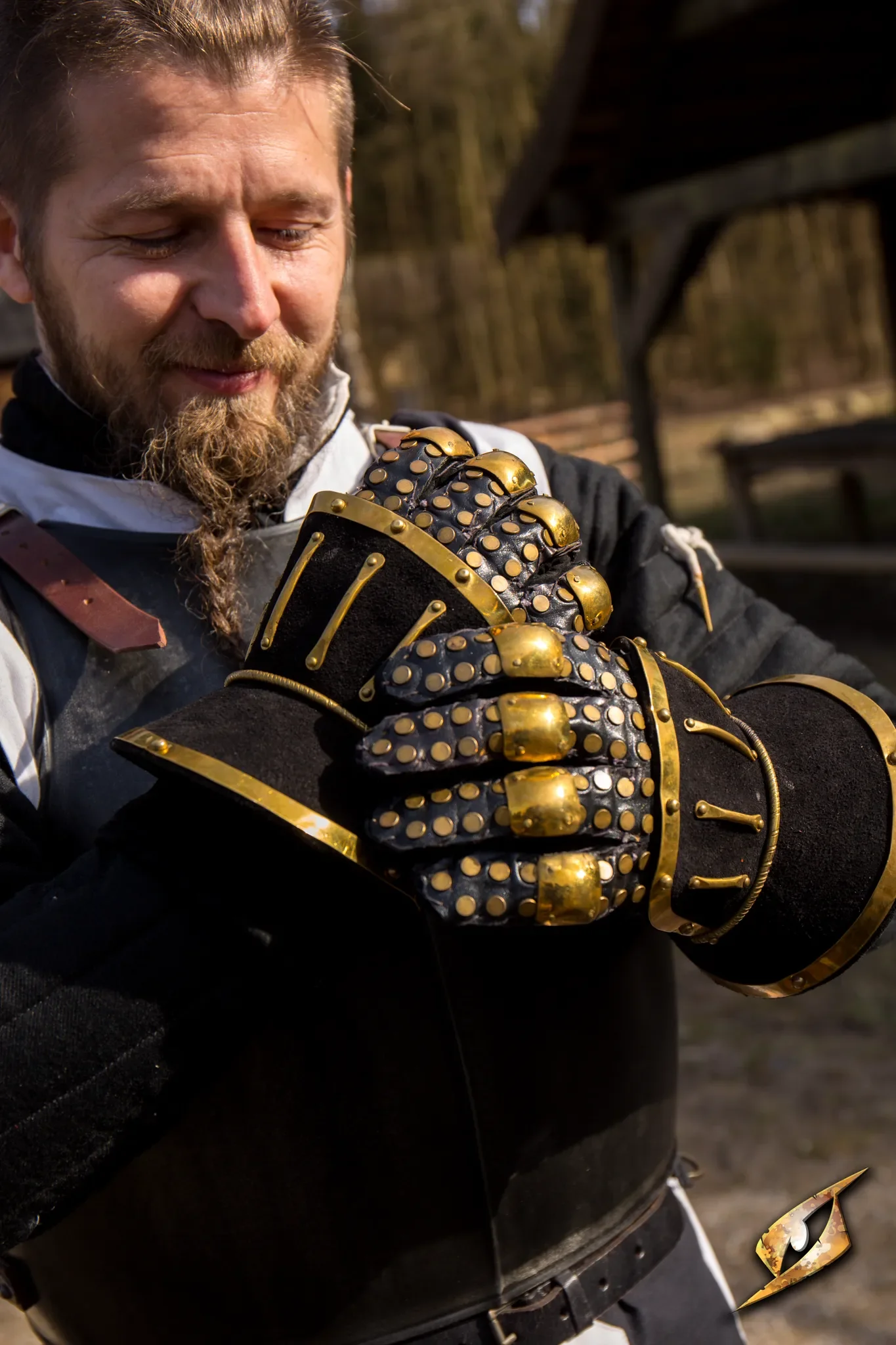 Hourglass Gauntlets - Image 11
